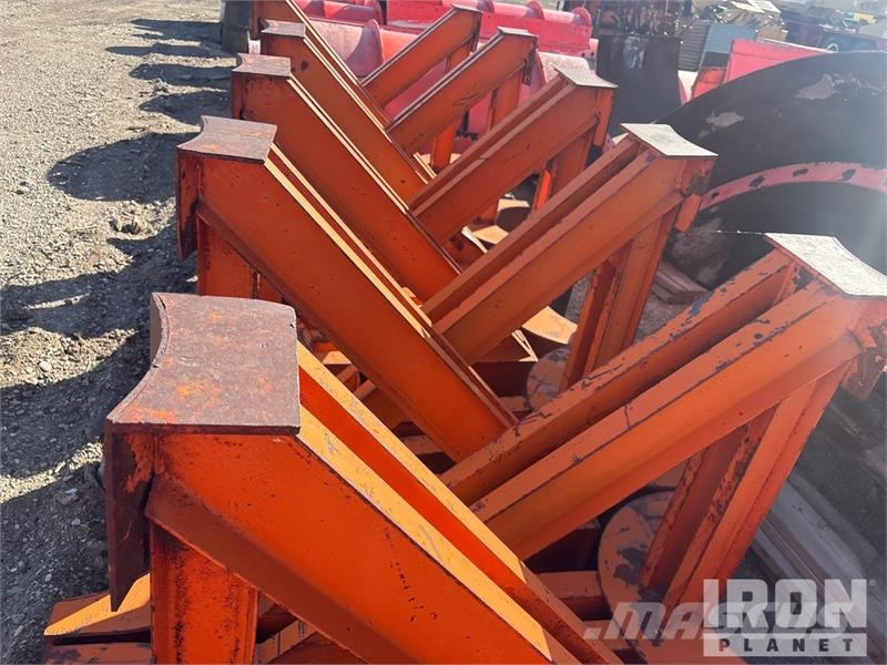 Quantity of (12) EFCO Pipe pile support brackets C Dodatna oprema za betonske radove