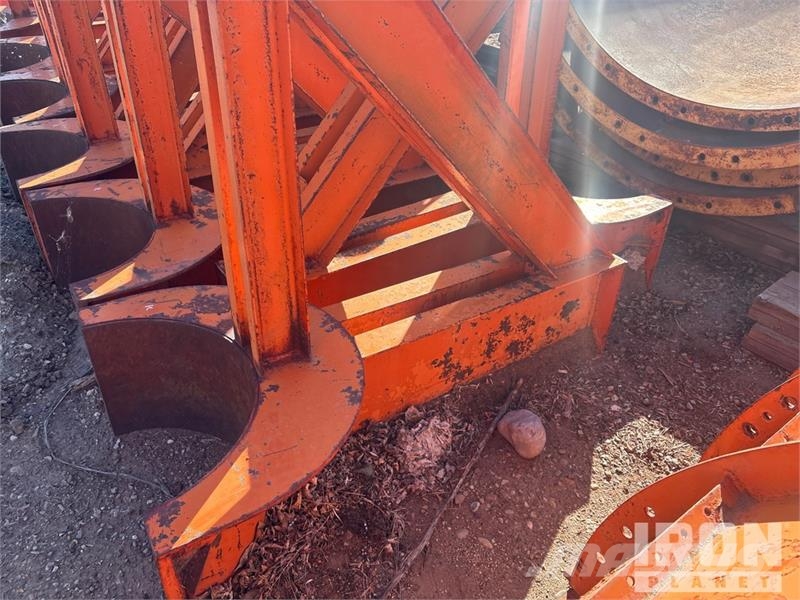 Quantity of (12) EFFCO Pipe Pile Support Brackets Sonstige Baumaschinen