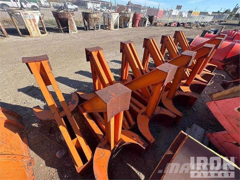Quantity of (12) EFFCO Pipe Pile Support Brackets Sonstige Baumaschinen