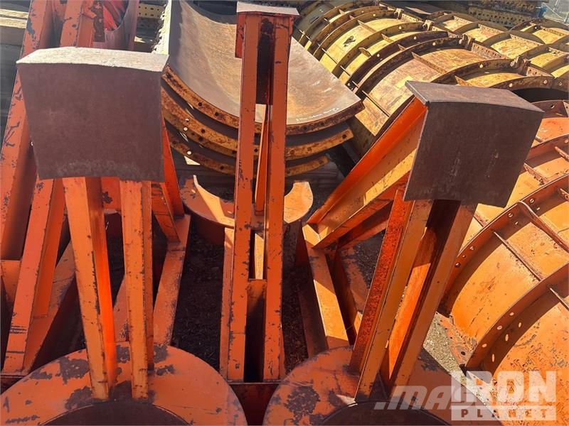 Quantity of (12) EFFCO Pipe Pile Support Brackets Sonstige Baumaschinen