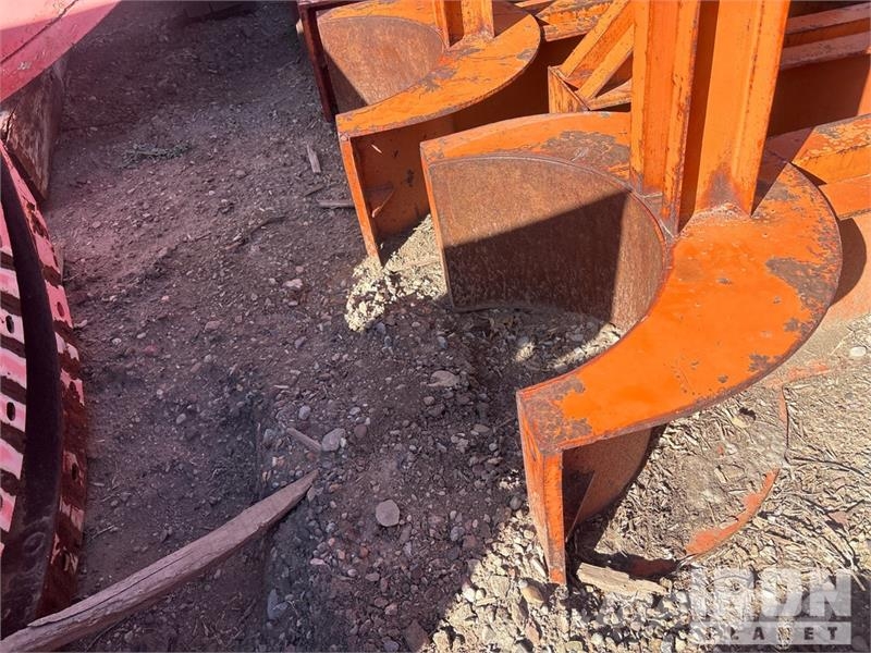 Quantity of (12) EFFCO Pipe Pile Support Brackets Sonstige Baumaschinen