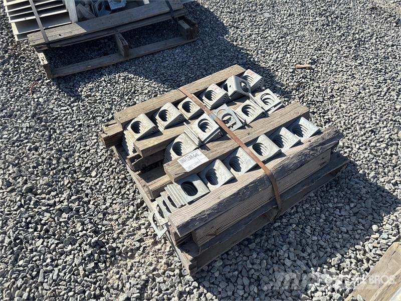  Quantity of 12 ft x 6 ft Chain Link Fencing Oprema za ograje