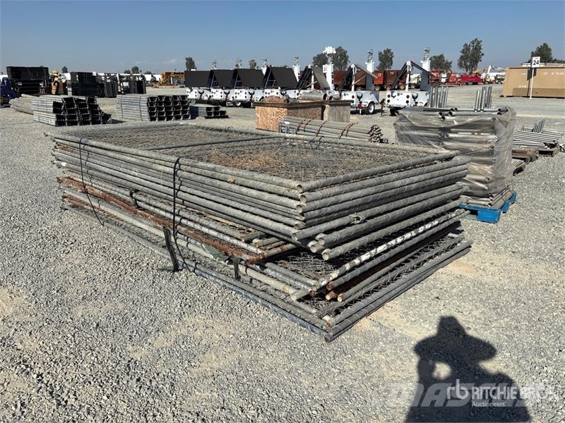  Quantity of 12 ft x 6 ft Chain Link Fencing Oprema za ograje