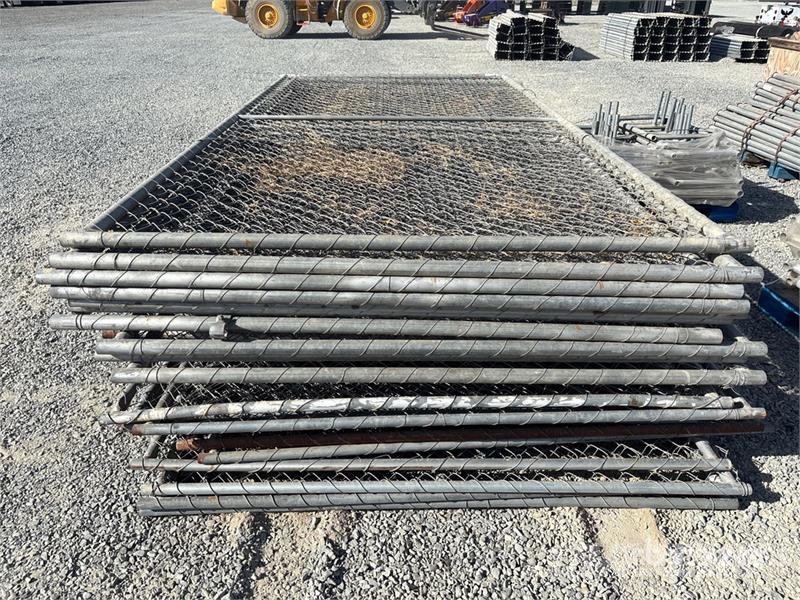  Quantity of 12 ft x 6 ft Chain Link Fencing Oprema za ograje