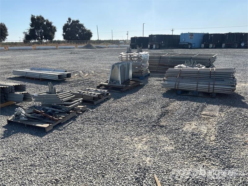  Quantity of 12 ft x 6 ft Chain Link Fencing Oprema za ograje