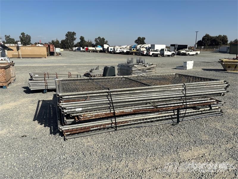  Quantity of 12 ft x 6 ft Chain Link Fencing Oprema za ograje