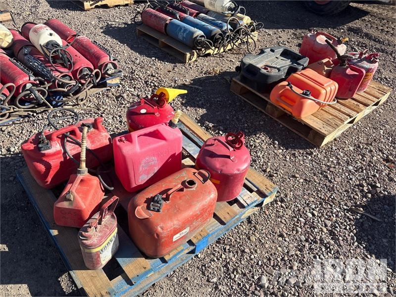  Quantity of (12) Fuel Cans مكونات أخرى