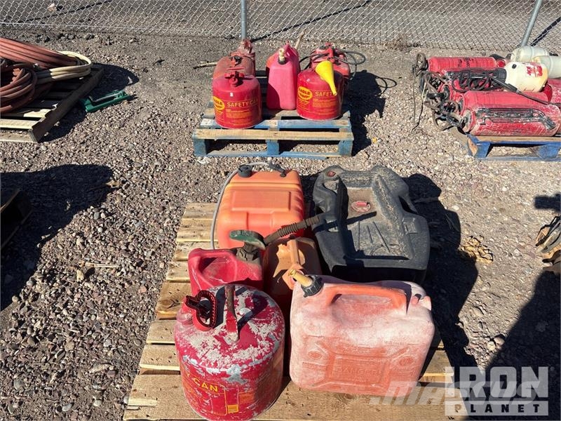  Quantity of (12) Fuel Cans مكونات أخرى