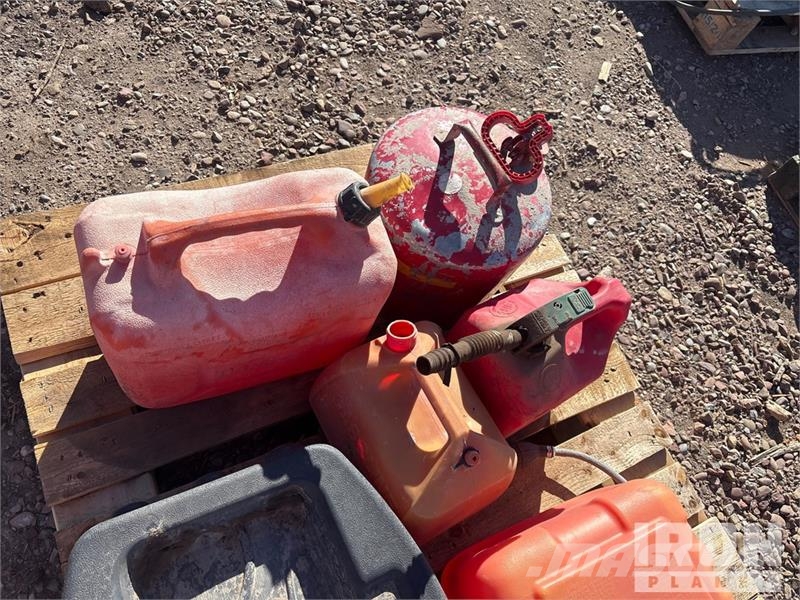  Quantity of (12) Fuel Cans مكونات أخرى
