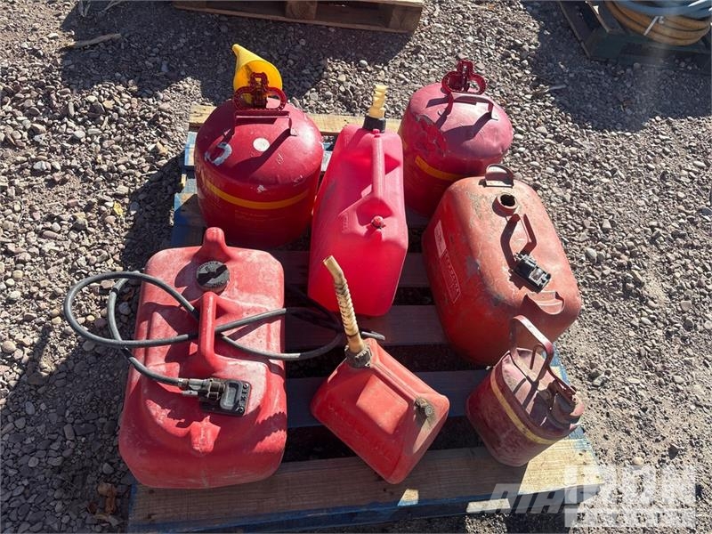 Quantity of (12) Fuel Cans مكونات أخرى
