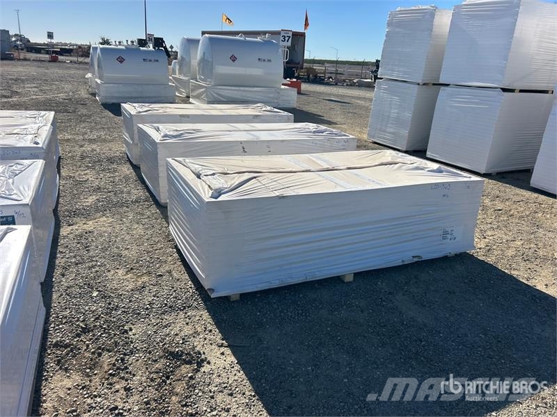 Quantity of (12) Pallets of 96 in x 48 in Polyiso  Lyftblock, vinschar och materialhissar