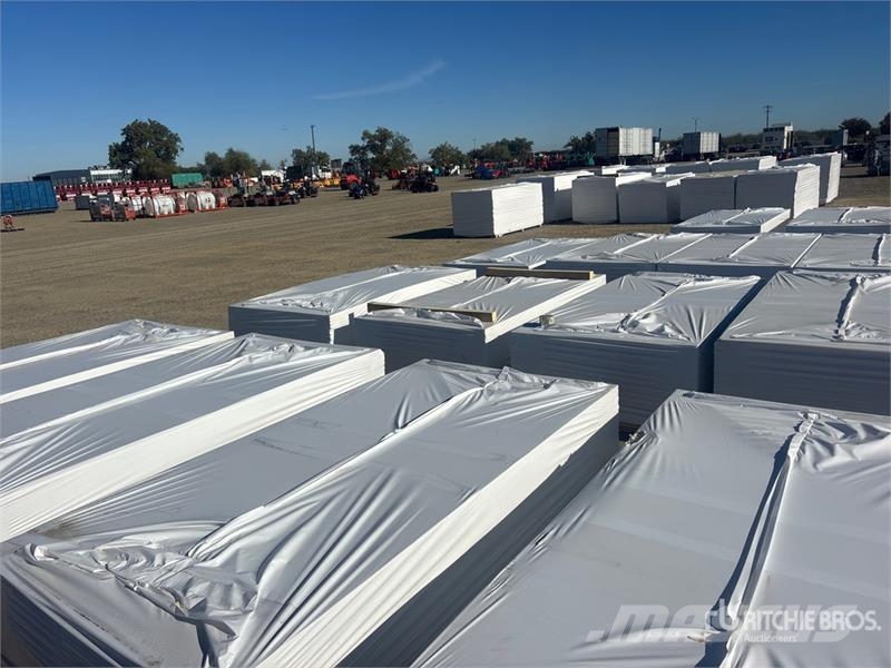 Quantity of (12) Pallets of 96 in x 48 in Polyiso Talhas, guinchos e elevadores de materiais