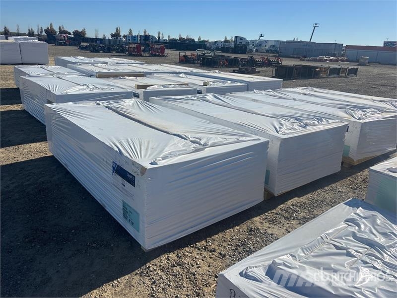 Quantity of (12) Pallets of 96 in x 48 in Polyiso Talhas, guinchos e elevadores de materiais