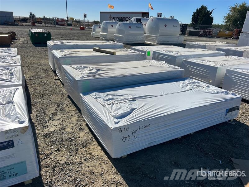  Quantity of (12) Pallets of 96 in x 48 in Polyiso  Lyftblock, vinschar och materialhissar