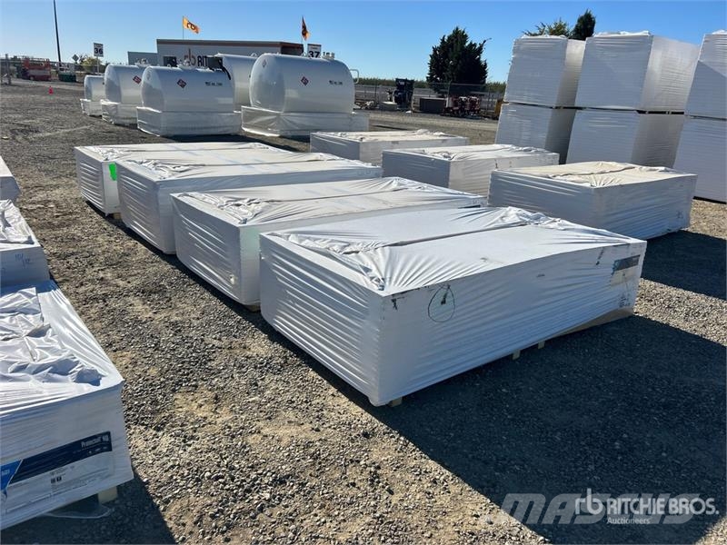  Quantity of (12) Pallets of 96 in x 48 in Polyiso  Lyftblock, vinschar och materialhissar