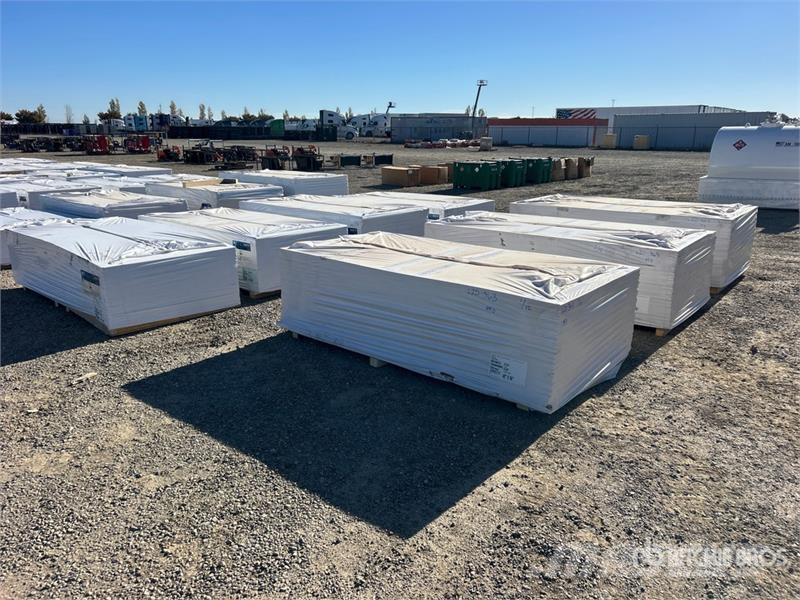  Quantity of (12) Pallets of 96 in x 48 in Polyiso  Lyftblock, vinschar och materialhissar