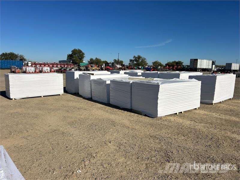  Quantity of (12) Pallets of 96 in x 48 in Polyiso  Talhas, guinchos e elevadores de materiais