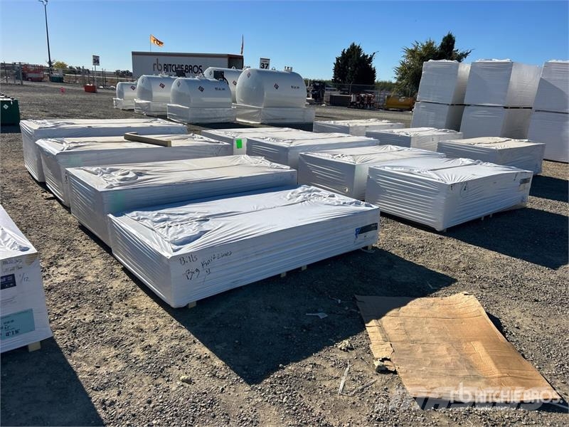  Quantity of (12) Pallets of 96 in x 48 in Polyiso  Lyftblock, vinschar och materialhissar