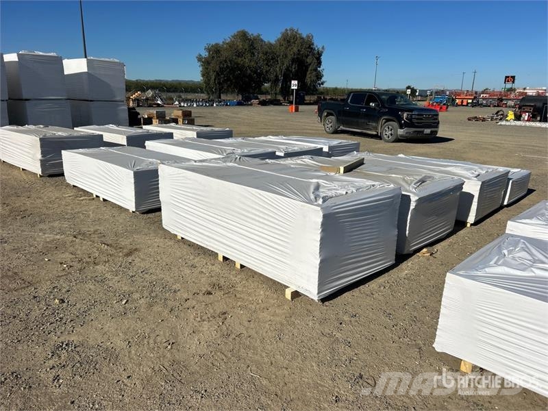  Quantity of (12) Pallets of 96 in x 48 in Polyiso  Lyftblock, vinschar och materialhissar