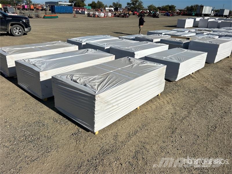  Quantity of (12) Pallets of 96 in x 48 in Polyiso  Lyftblock, vinschar och materialhissar