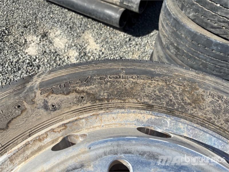  Quantity of (12) Tires Gume, kolesa in platišča