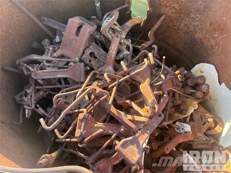  Quantity of (14) 14 barrels of-Gate cam lock backs المصاعد والرافعات المادية