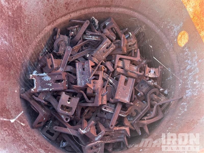  Quantity of (14) 14 barrels of-Gate cam lock backs المصاعد والرافعات المادية