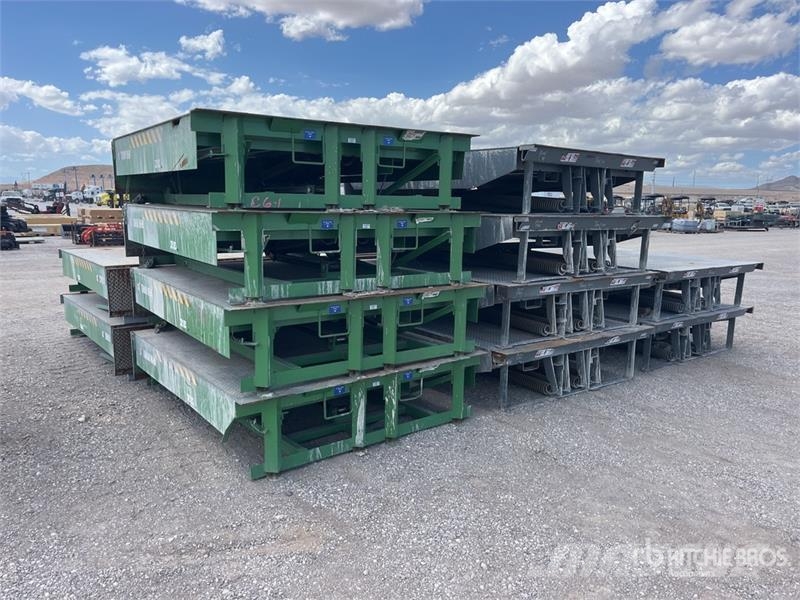 Quantity of (14) 7x6 Ft Loading Dock Ramps Otros componentes
