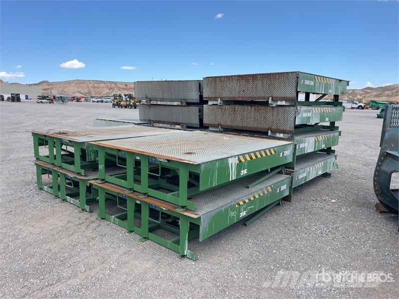 Quantity of (14) 7x6 Ft Loading Dock Ramps Otros componentes
