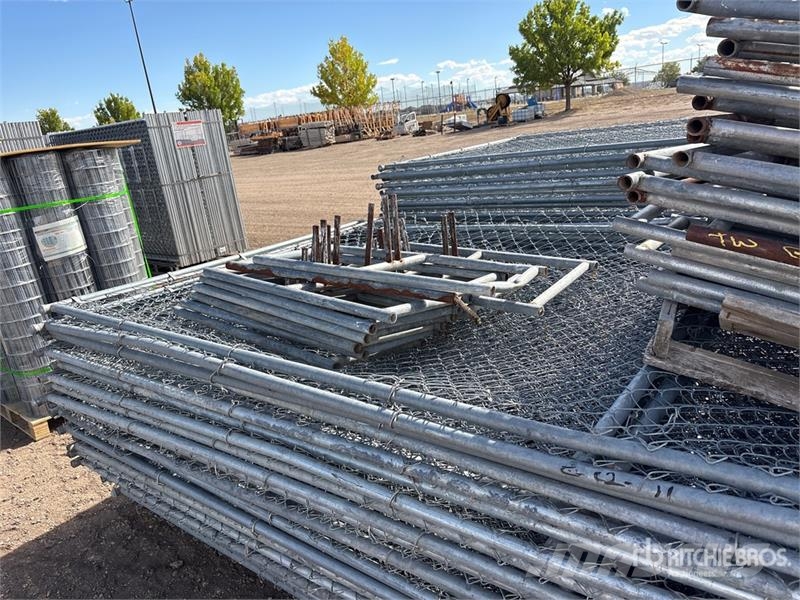  Quantity of 14 ft 4 in x 6 ft Chain Link Fencing Gårds‐husdyr gjerder