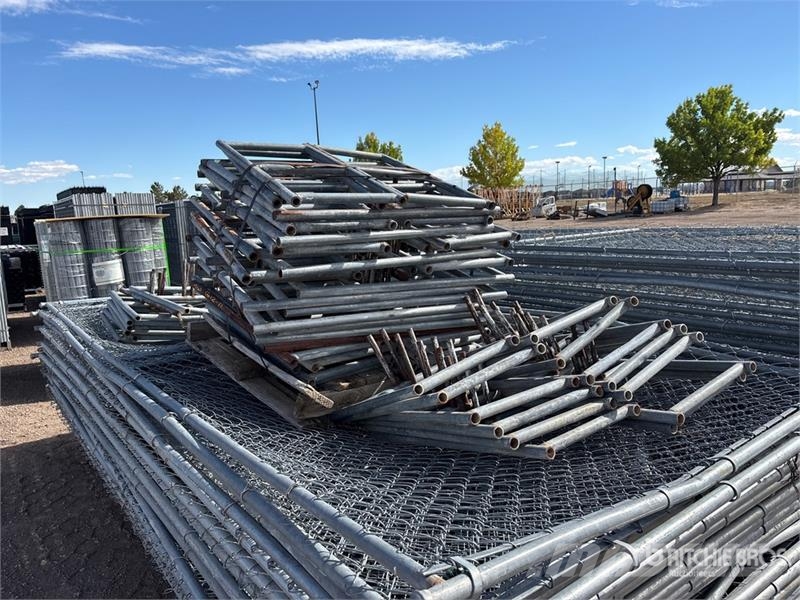  Quantity of 14 ft 4 in x 6 ft Chain Link Fencing Gårds‐husdyr gjerder