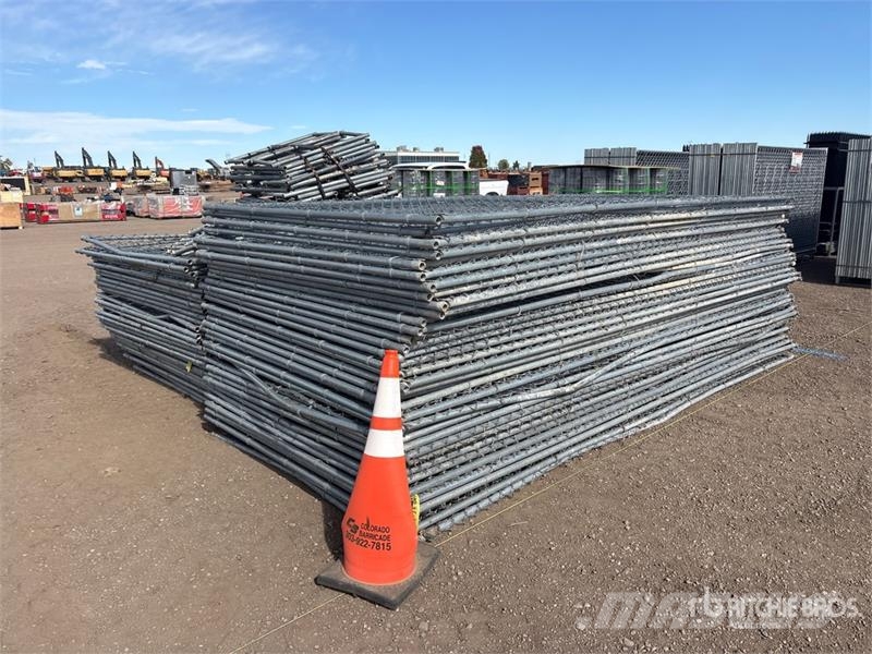  Quantity of 14 ft 4 in x 6 ft Chain Link Fencing Gårds‐husdyr gjerder