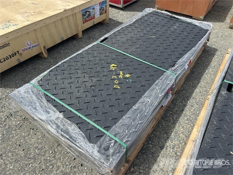 Quantity of (15)  FPM Ground Protection Mats (Unus Sprzęt wiertniczy części zamienne i akcesoria