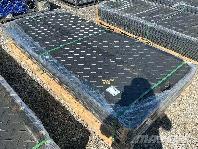  Quantity of (15)  FPM Ground Protection Mats (Unus 钻孔机械设备配件