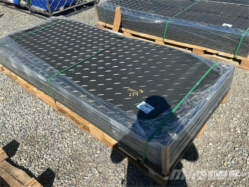  Quantity of (15)  FPM Ground Protection Mats (Unus 钻孔机械设备配件