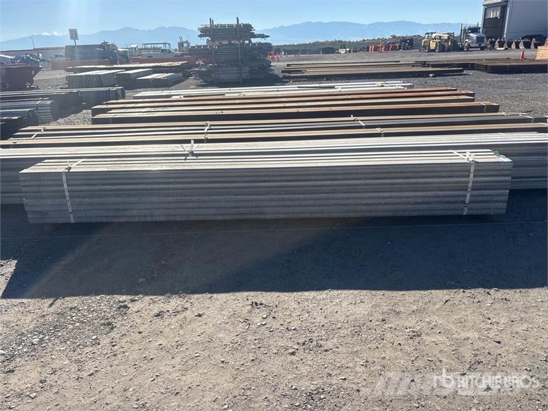  Quantity of (16) 144 in Galvanized Square Tubing ( Montacargas y elevadores de material