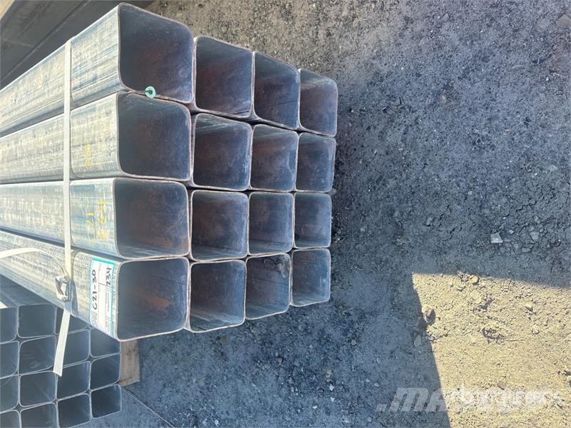  Quantity of (16) 234 in Galvanized Square Tubing ( Montacargas y elevadores de material