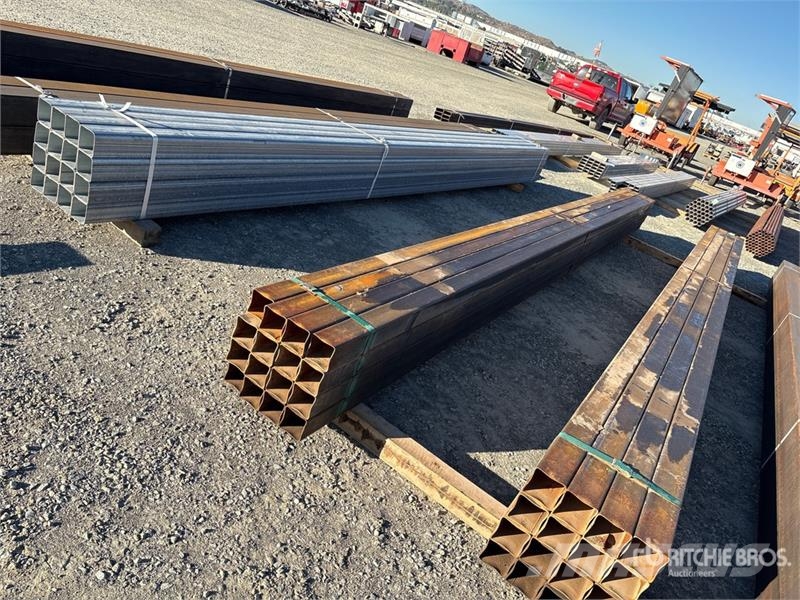 Quantity of (16) 3 5/8 x 21 ft Steel Square Tubes Autres accessoires