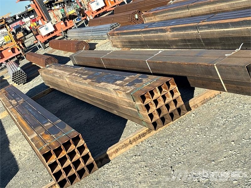Quantity of (16) 3 5/8 x 21 ft Steel Square Tubes Autres accessoires