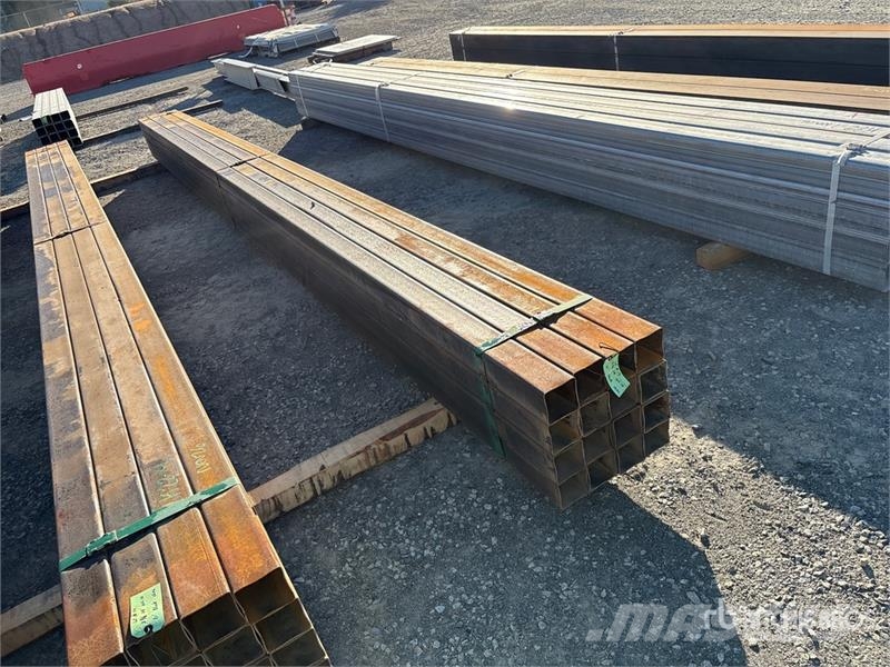 Quantity of (16) 3 5/8 x 21 ft Steel Square Tubes Autres accessoires