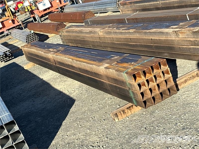 Quantity of (16) 3 5/8 x 21 ft Steel Square Tubes Autres accessoires