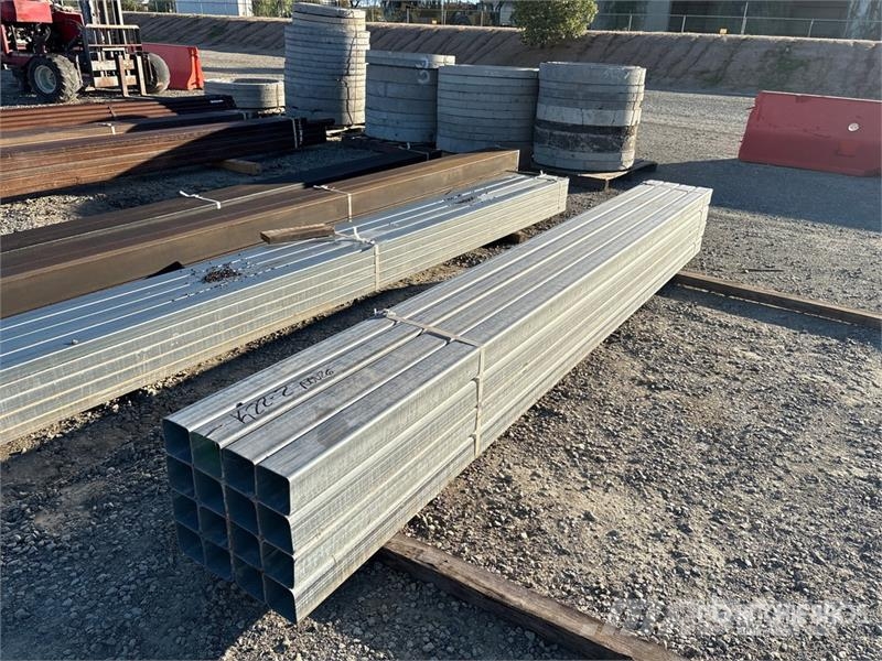 Quantity of (16) 4 x 4 x12 ft Galvanized Square Tu Autres accessoires