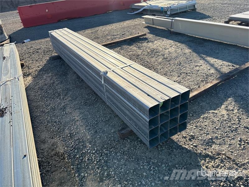  Quantity of (16) 4 x 4 x12 ft Galvanized Square Tu Autres accessoires