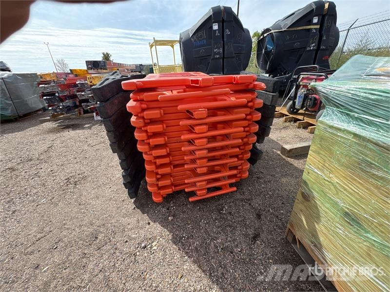 Quantity of (18) Barricade Construcción - Otros