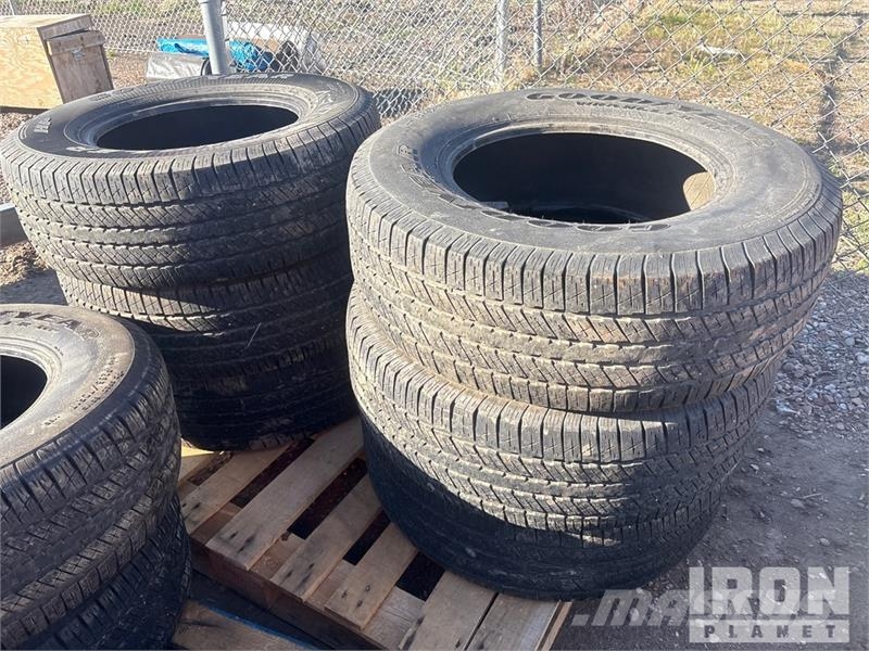  Quantity of (18) Tires Ruedas
