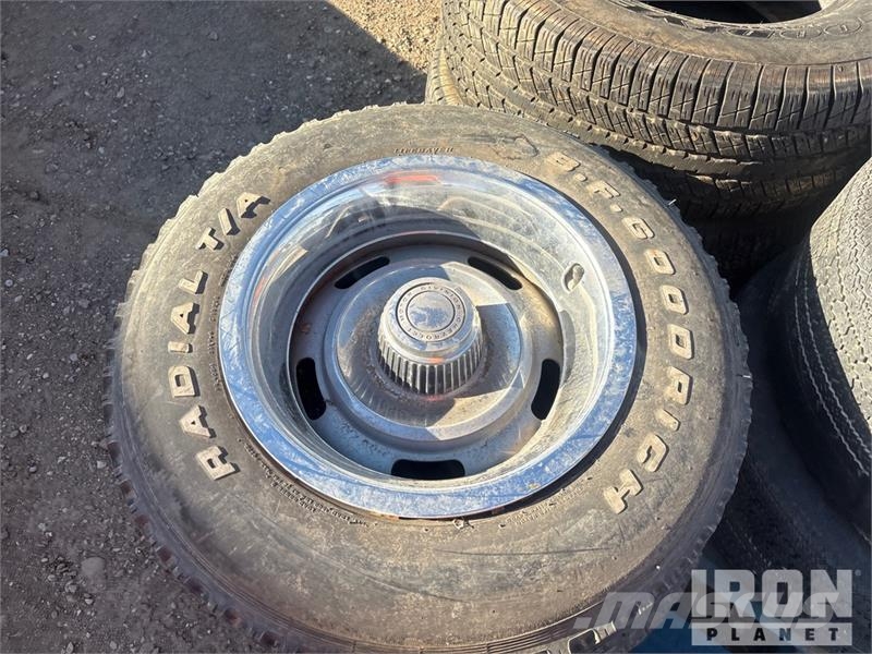  Quantity of (18) Tires Ruedas