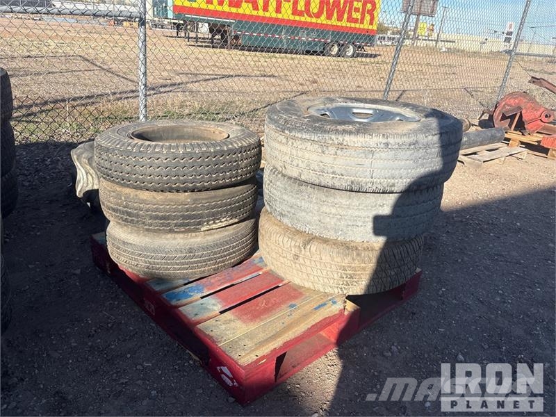  Quantity of (18) Tires Ruedas