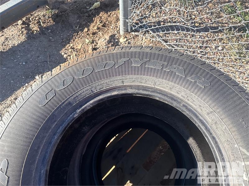  Quantity of (18) Tires Ruedas