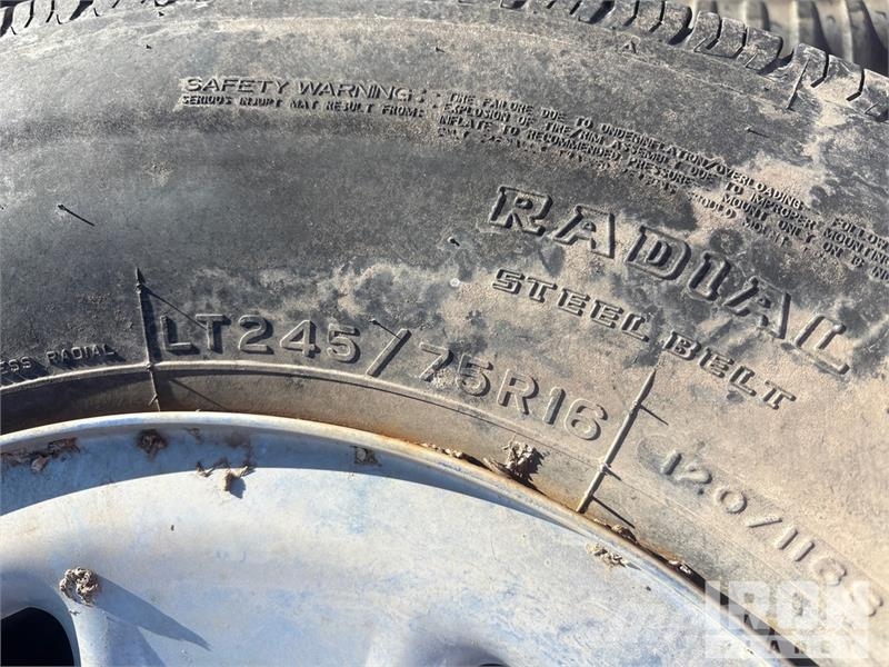  Quantity of (18) Tires Ruedas