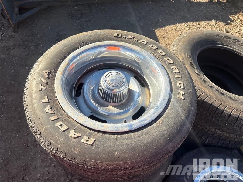  Quantity of (18) Tires Ruedas